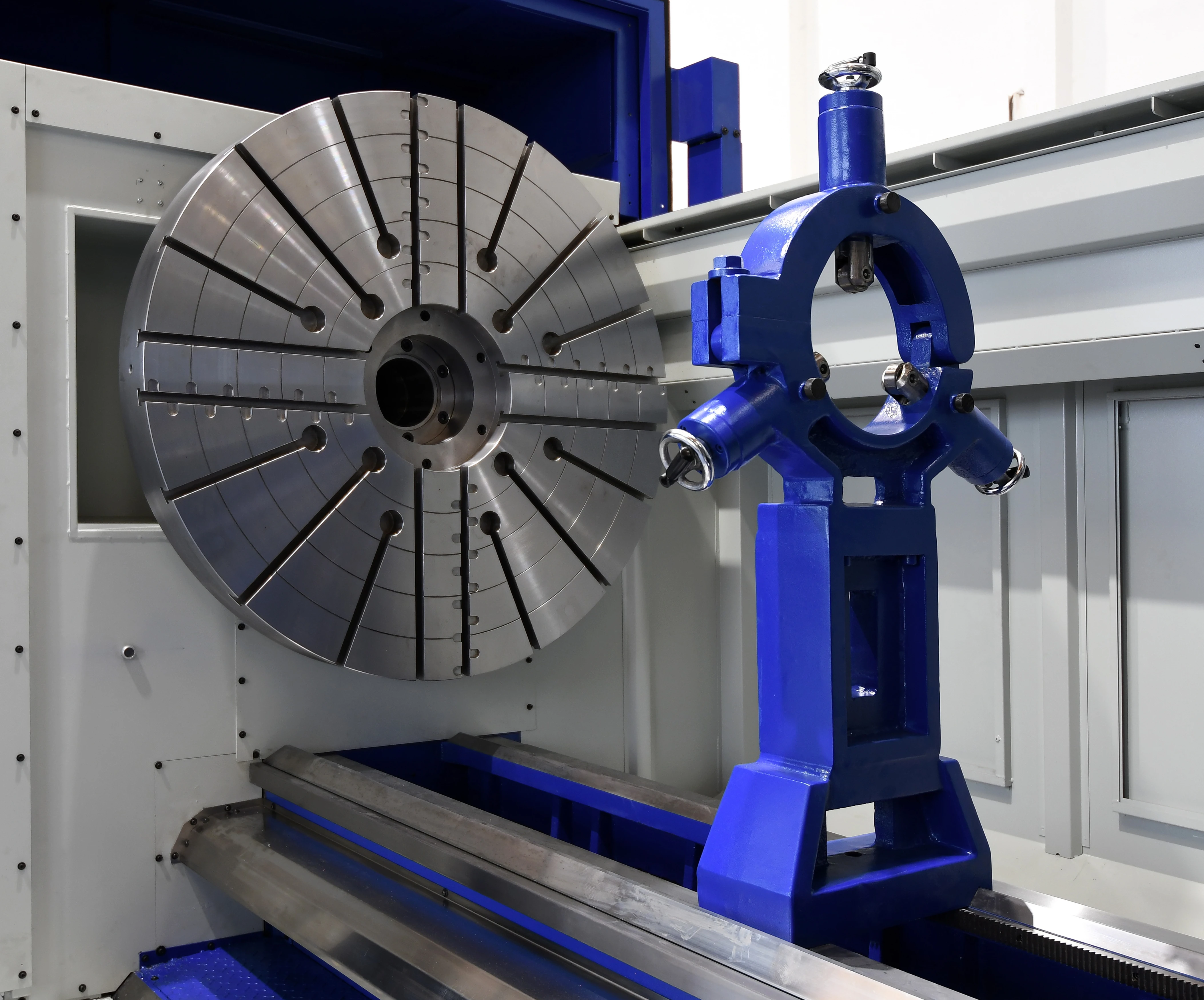 Luneta a sklíčidlo horizontálního soustruhu HLC